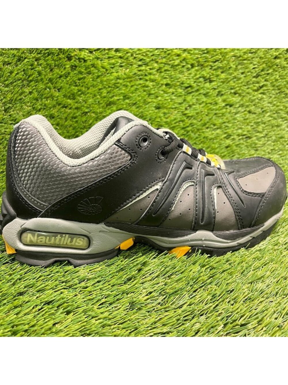 Nautilus N1333 Low Mens Size 9.5E Black Gray Leather Steel-Toe Safety Work Shoes
